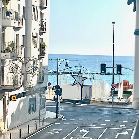 Junto Al Paseo Maritimo De *