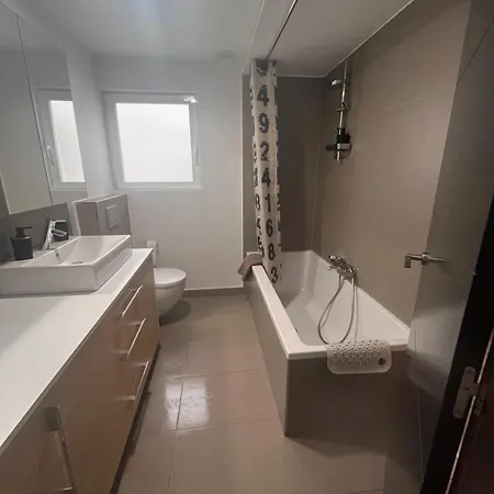 Junto Al Paseo Maritimo De Apartamento *